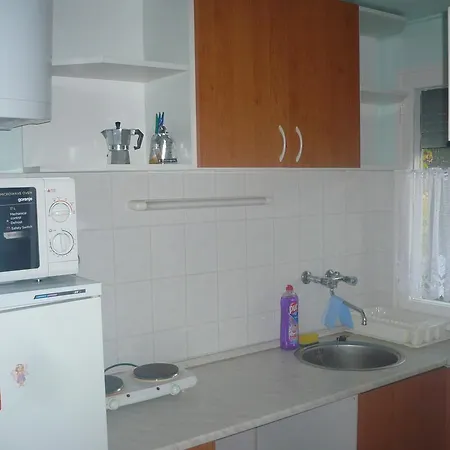 Jomadarak Nyaraloja 度假居 *