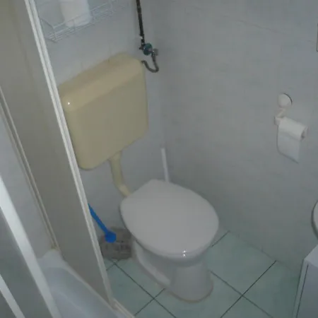 Jomadarak Nyaraloja 度假居