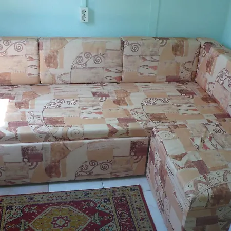 Jomadarak Nyaraloja 度假居 *