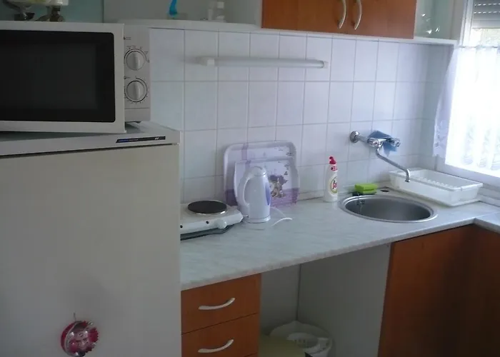 Jomadarak Nyaraloja *